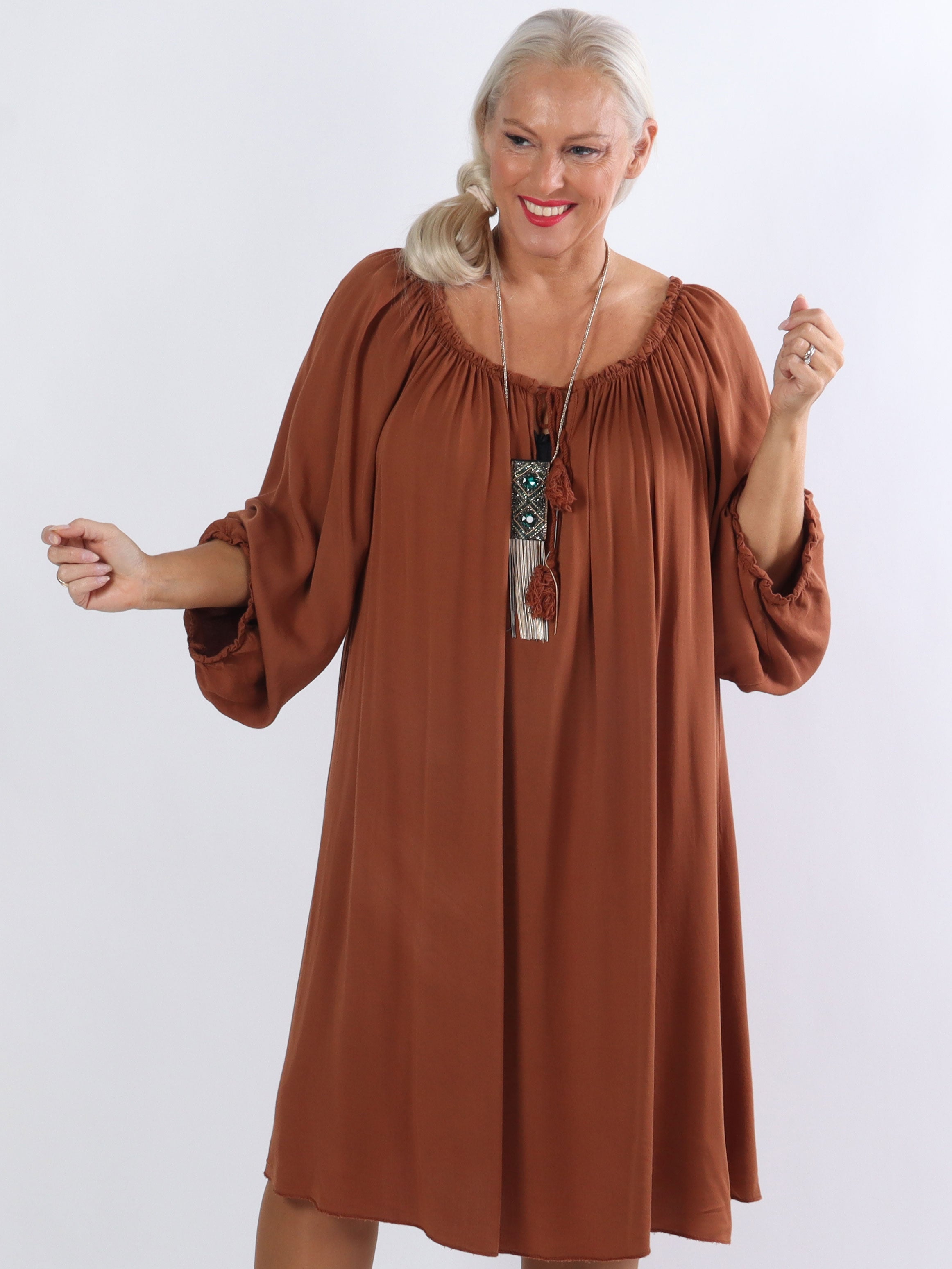 Nicole - Fin tunikakjole i plus size med bindebånd